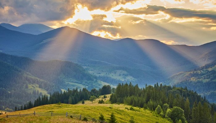 Схід сонця в Карпатах: магія гірських світанків