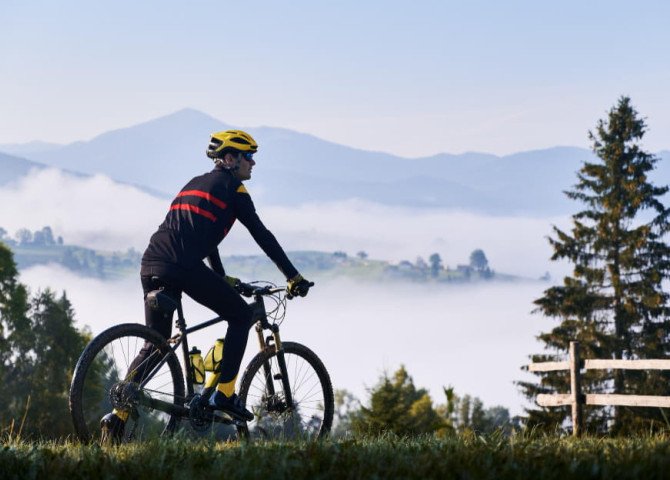 Велотуризм в Карпатах: поради щодо підготовки і топ маршрутів на велосипеді