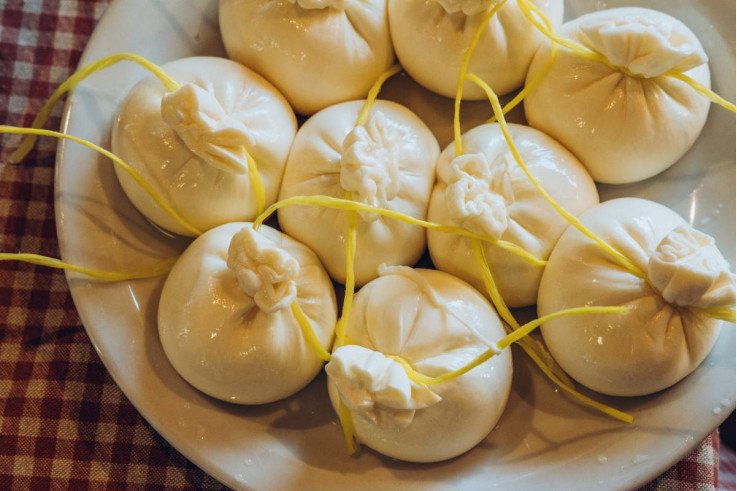 Сыры с сыроварни в горах Карпат