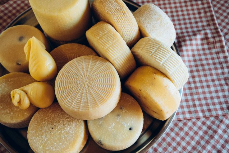 Производство сыра в традиционной карпатской сыроварне