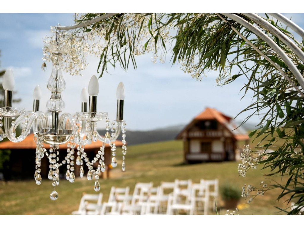 Сервировка свадебного стола на природе