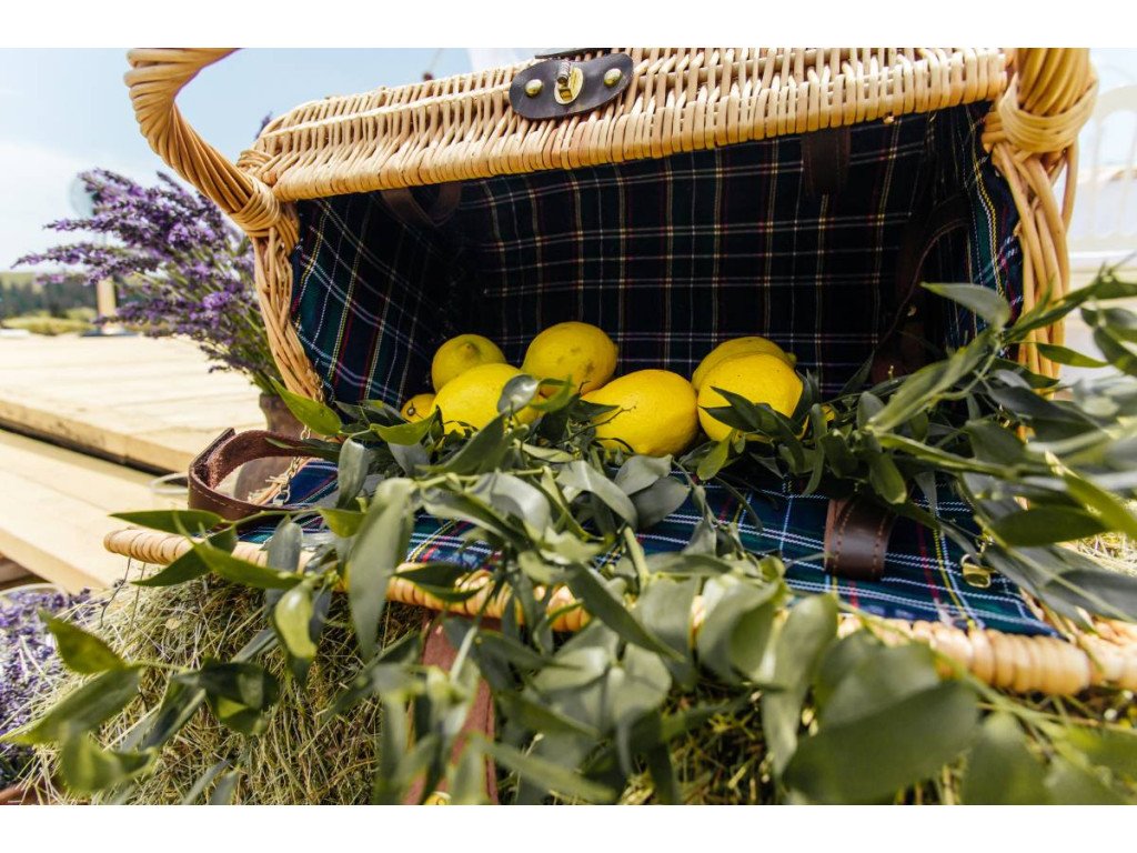 Свадебный банкет под открытым небом