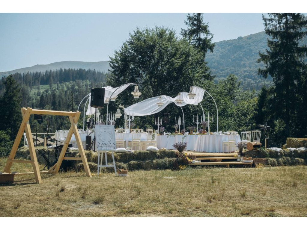 Декор для свадьбы в горах