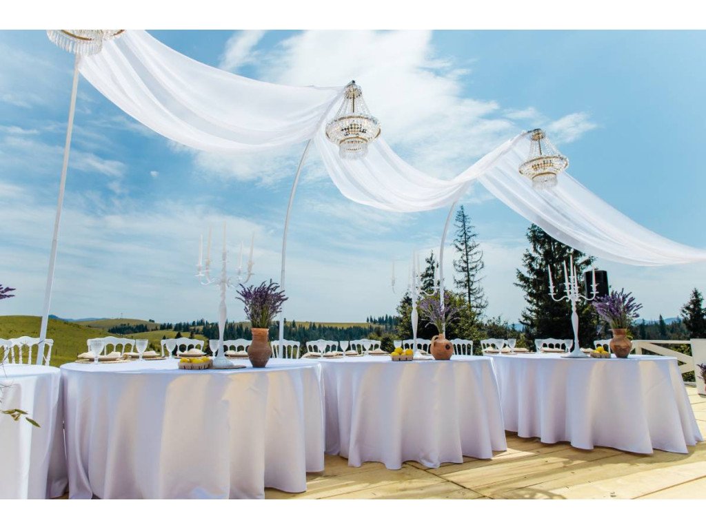 Свадебная церемония на открытом воздухе