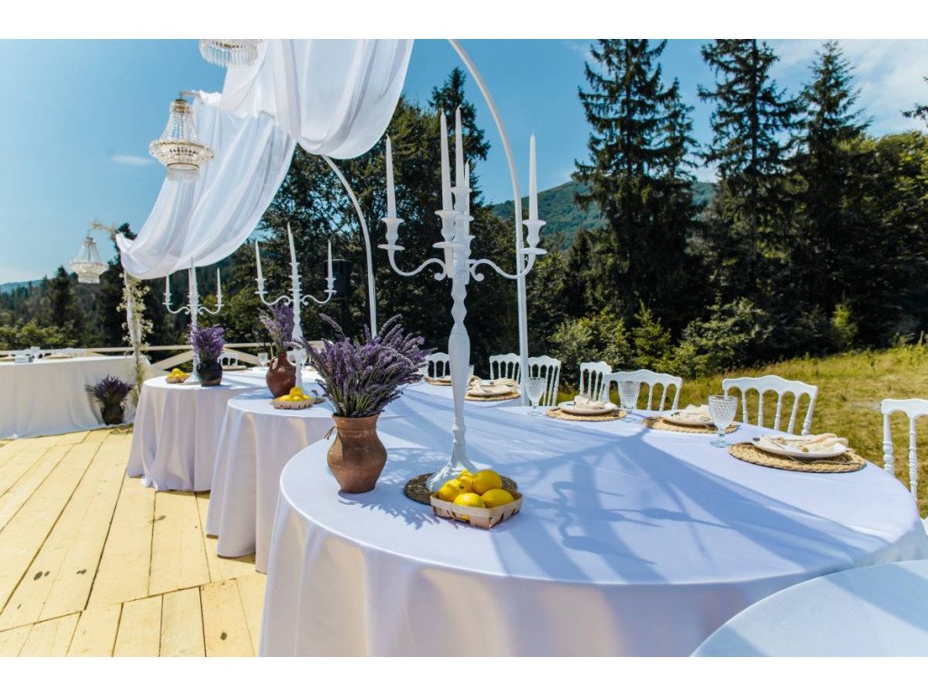 Декор свадебного стола в Карпатах
