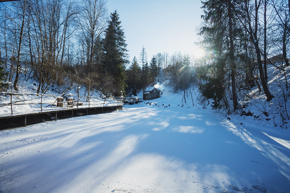 Карпаты зимой — праздничная атмосфера Нового года в Изках