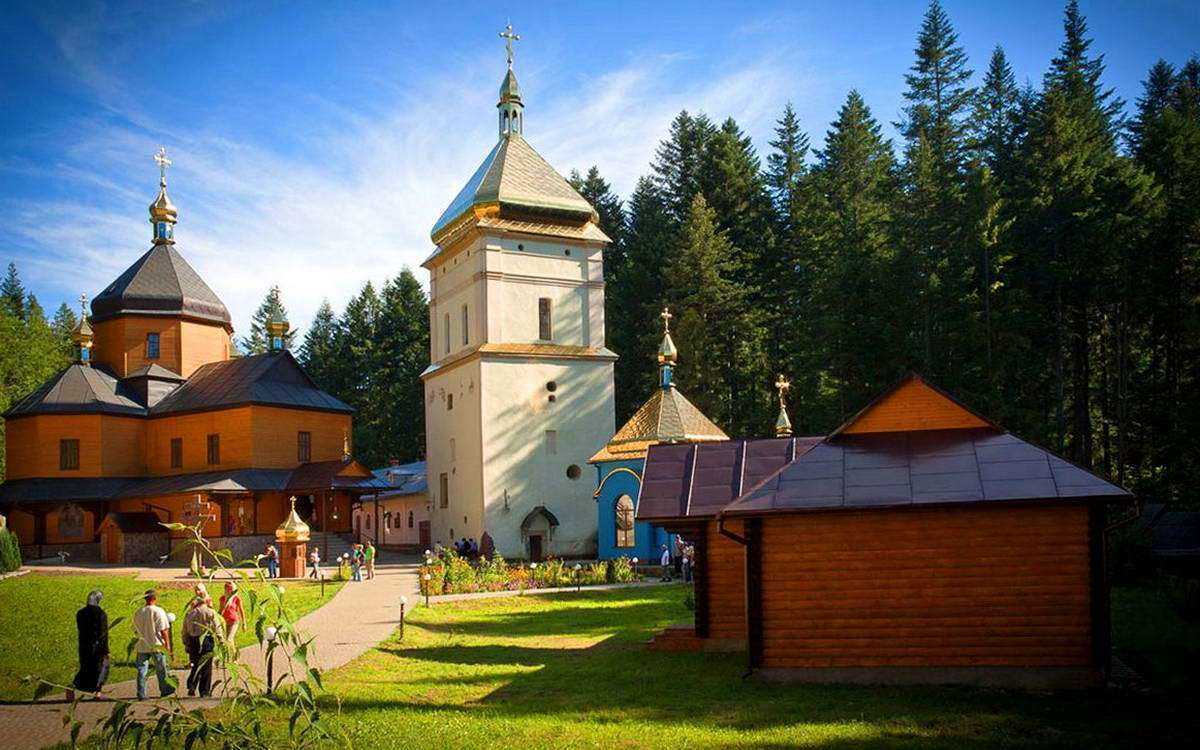 Манява и Манявский водопад